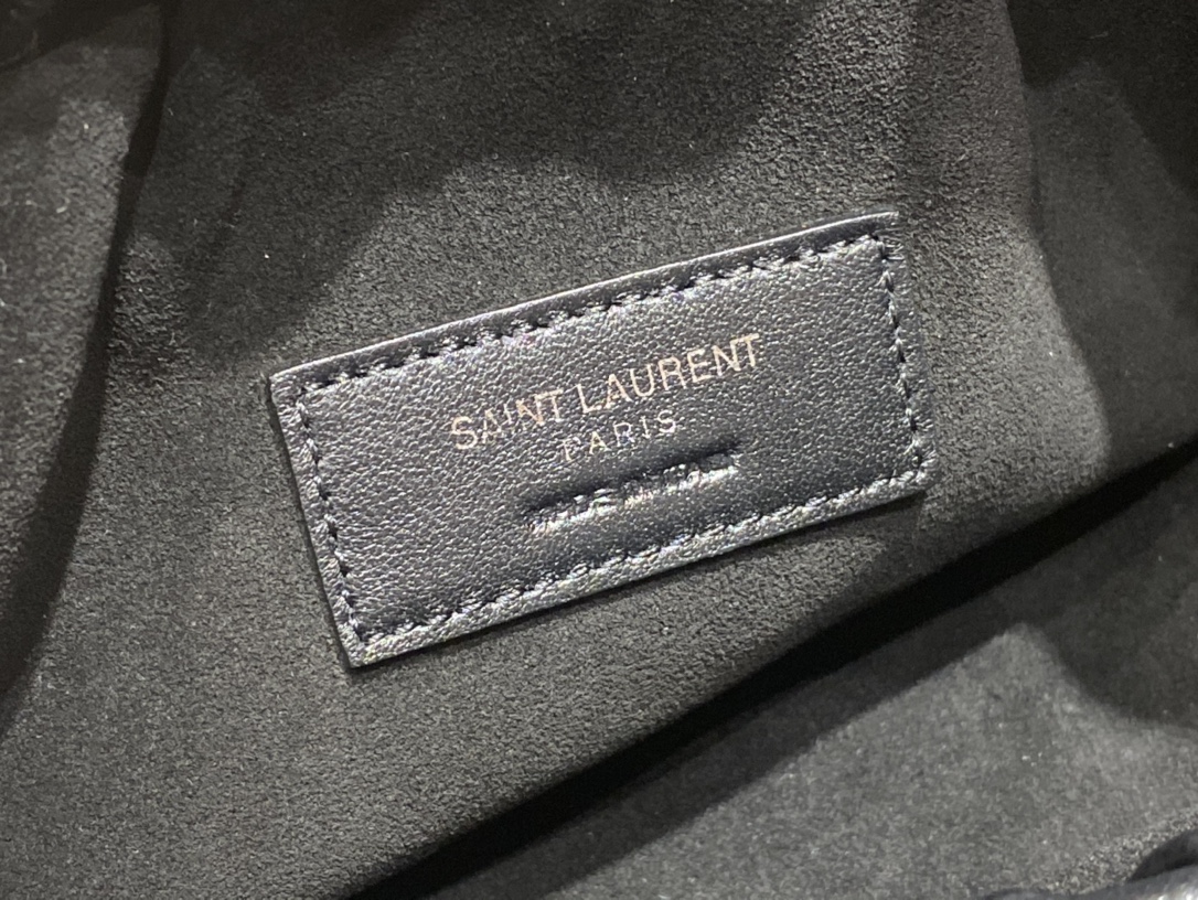 【￥1180】Mini leather shoulder bag 专柜新款云朵型腋下链条包 24x14x2cm